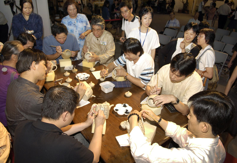 季野与德亮等九位诗人聚集为茶壶注入诗情