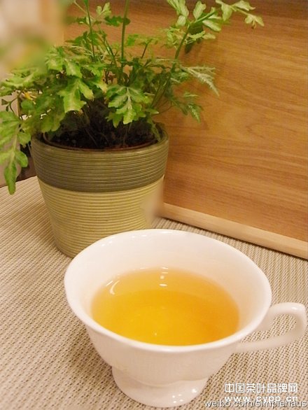 台湾红水乌龙茶静静优美亮丽的茶汤