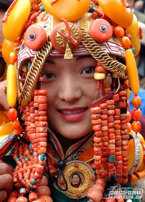 康巴美女图